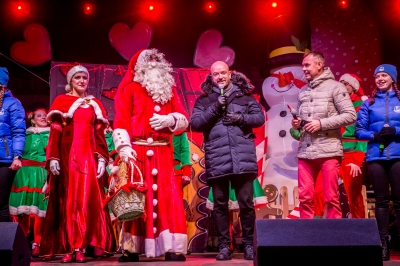 Choinka na wrocławskim rynku już w blasku światełek - 1