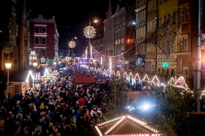 Choinka na wrocławskim rynku już w blasku światełek - 8