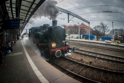 Stoi na stacji... Lokomotywa z 1953 roku(!) [ZOBACZ] - 7
