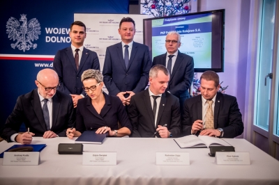 Pociągiem na trasie Wrocław - Zgorzelec w godzinę i czterdzieści minut