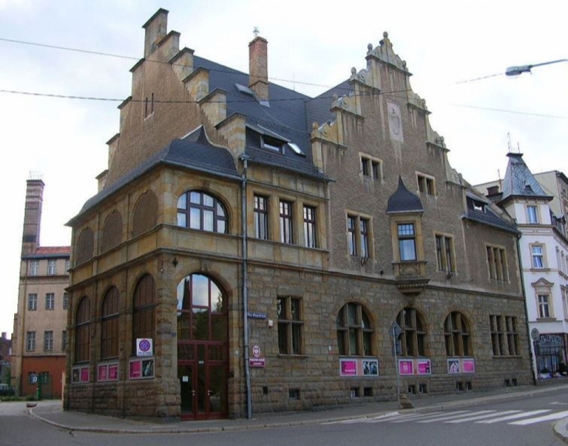 Prokuratura z Wałbrzycha prowadzi dochodzenie w sprawie pedofilii w kościele - Prokuratura w Wałbrzychu (fot. Wikimedia Commons) 