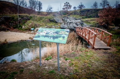 Z zaśmieconego, nieczynnego kamieniołomu zrobili turystyczną perełkę - 5