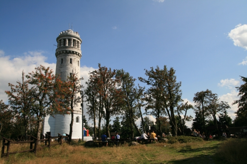 Powstają kolejne wieże widokowe w Kotlinie Kłodzkiej [POSŁUCHAJ] - zdjęcie ilustracyjne: wieża na Wielkiej Sowie; fot: archiwum Piotra Sroki
