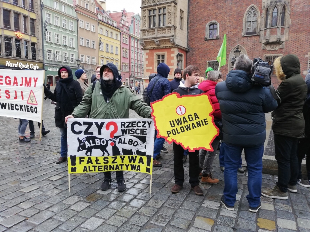 Wrocław: Ekoprotest przeciwko odstrzałowi dzików - fot. Beata Makowska
