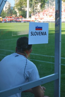 Bezbarwni biało-czerwoni. Kibice: "PZPN oddajcie pieniądze" (Zobacz) - 11