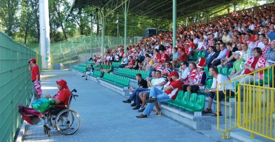 Bezbarwni biało-czerwoni. Kibice: "PZPN oddajcie pieniądze" (Zobacz) - 12