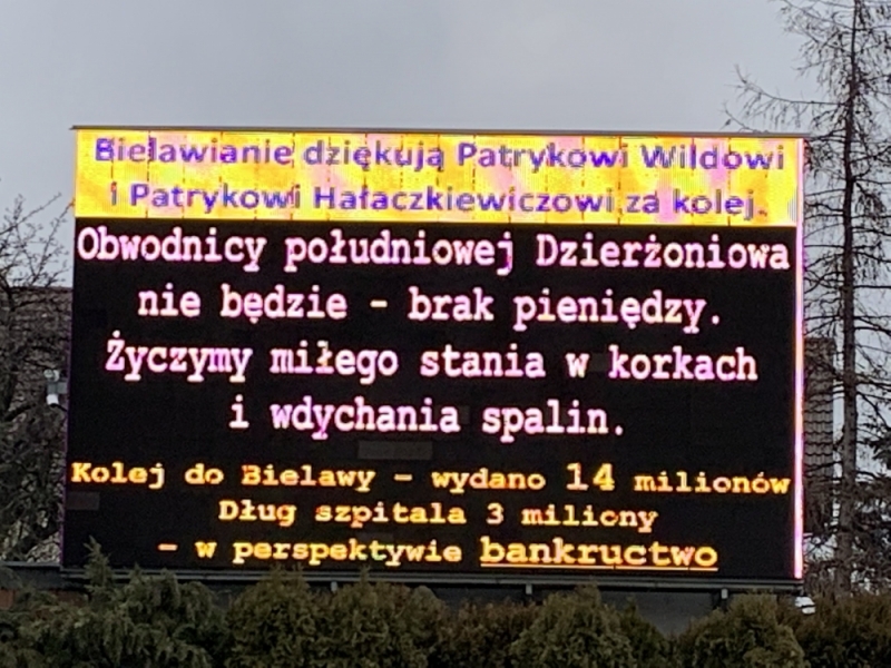Historia jak z filmu. Mieszkaniec Bielawy upomina polityków na bilbordzie - fot. Piotr Osowicz