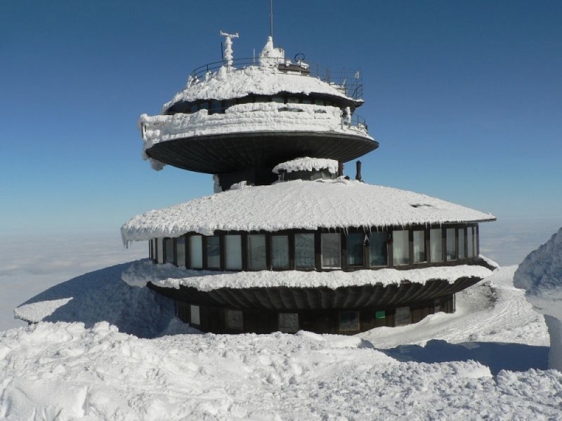 Nadal zamknięte szlaki na Śnieżkę z powodu zagrożenia zerwania dachu obserwatorium - Zdjęcie ilustracyjne (fot. Wikipedia)