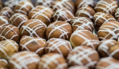 Pączki i... polonez. Tak kiedyś wyglądał Tłusty Czwartek [POSŁUCHAJ]