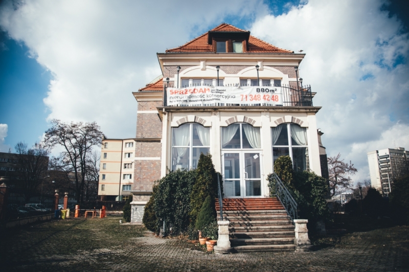 XIX-wieczna willa przy Legnickiej. Przetrwała wojnę, dziś czeka na nowe życie [ZDJĘCIA] - (fot. Patrycja Dzwonkowska)