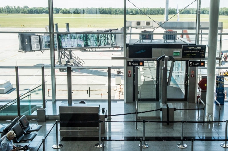 Koronawirus. Informacja dla pasażerów lotu z Londynu Stansted do Wrocławia - fot. materiały prasowe