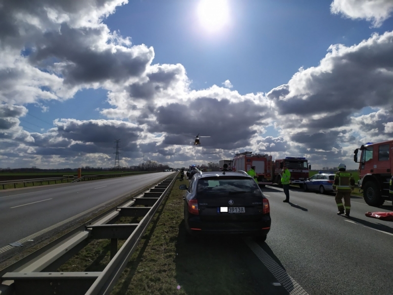 Wypadek i blokada autostrady A4. Lądował helikopter [FOTO] - fot. Facebook Oława998