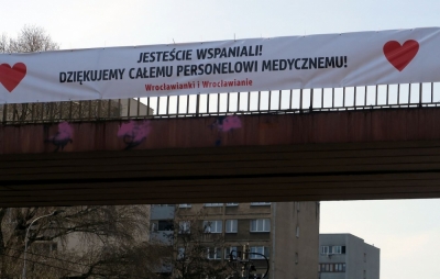"Jesteście wspaniali!". Wrocław dziękuje lekarzom [ZOBACZ]
