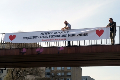 "Jesteście wspaniali!". Wrocław dziękuje lekarzom [ZOBACZ] - 8