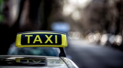 Wozimy Bohaterów: Taksówkarze bezpłatnie wożą medyków