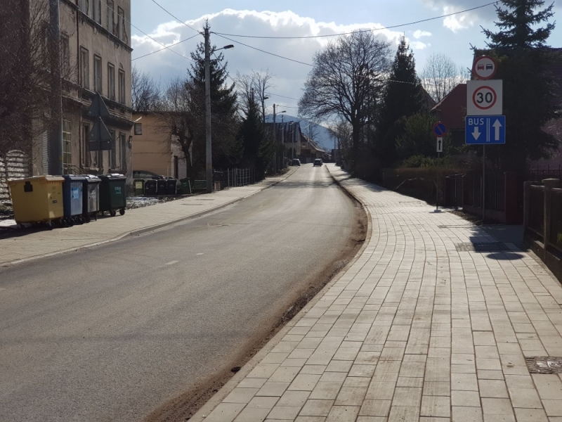 Kierowcy osobówek mogą już jeździć ulicą Chopina w Szczawnie Zdroju - fot. Bartosz Szarafin