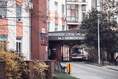 Koronawirus: W szpitalu zakaźnym we Wrocławiu zmarł 73-latek