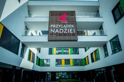 Koronawirus. Przylądek Nadziei wznawia przyjmowanie pacjent&oacute;w