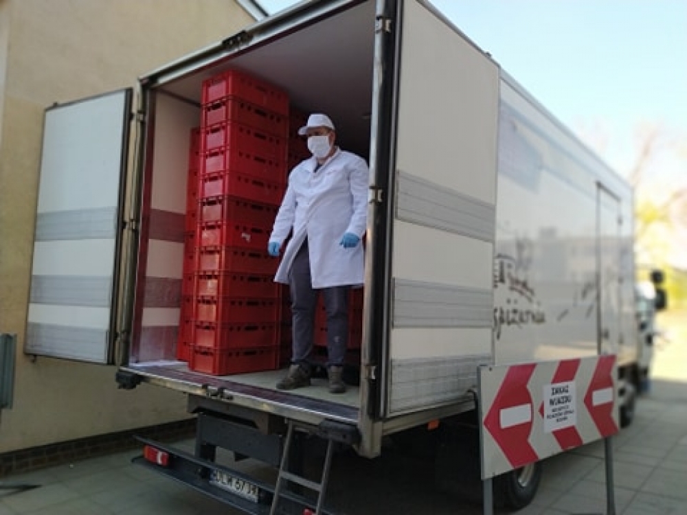Zgorzelec: Producent mięsa ufundował 800 paczek żywnościowych dla pracowników szpitala - fot. Piotr Słowiński