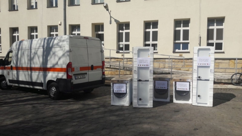 MPK rozwozi pralki i lodówki dla wrocławskich placówek medycznych - fot. MPK Wrocław
