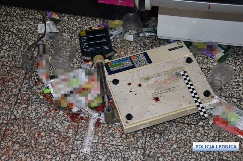 Koronawirus. Zdemolował sklep, bo nie chciał stać w kolejce przed wejściem - fot. Policja Legnica