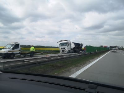 Dwie ciężar&oacute;wki zderzyły się na A4