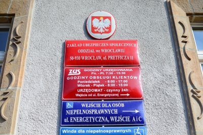 ZUS wypłacił niemal 100 mln zł tzw. postojowego