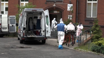 Koronawirus. Pacjenci „Niebieskiego Parasola” są przenoszeni do szpitala w Legnicy