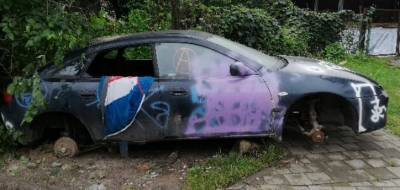 Wypowiedzieli wojnę porzuconym w mieście wrakom - 14