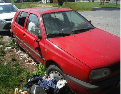 Wypowiedzieli wojnę porzuconym w mieście wrakom - 4