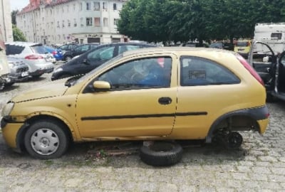 Wypowiedzieli wojnę porzuconym w mieście wrakom - 5