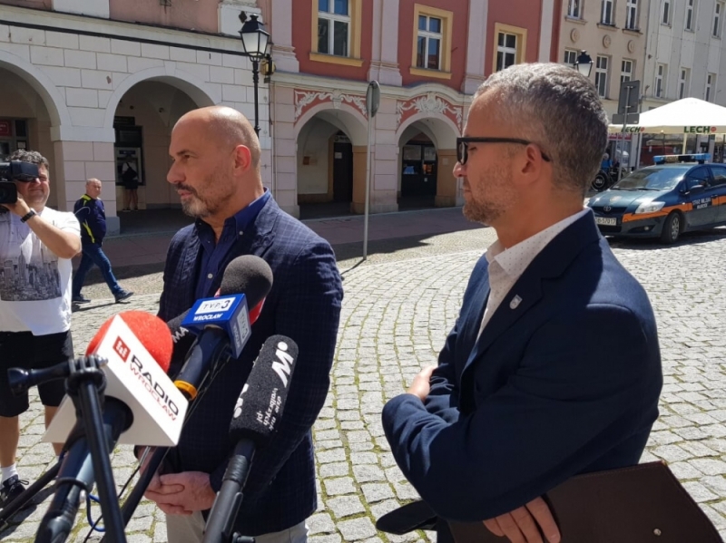 Wałbrzych: Władze miasta komentują zamieszanie z banerami wyborczymi - fot. Bartosz Szarafin