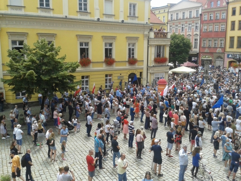 Jak emocje wywołane polityką wpływają na nasze relacje? - fot. archiwum.prw.pl