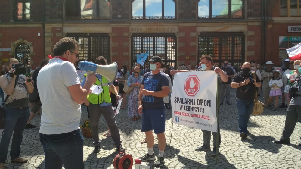 Legnicka Prokuratura włącza się do sprawy "spalarni" opon w Pątnowie Legnickim - fot. Andrzej Andrzejewski