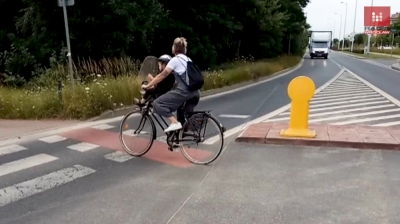 Zarośnięta jak... ulica Racławicka. Ukryte znaki, niewidoczni rowerzyści i piesi