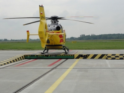 Brakuje lekarzy w dolnośląskich karetkach. Pacjent&oacute;w coraz częściej ratuje helikopter