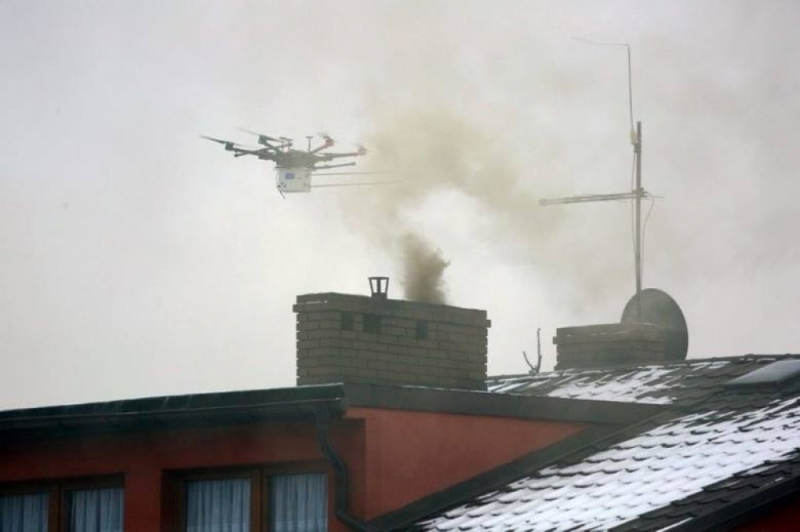 Dron sprawdzi czy nie zanieczyszczasz powietrza - fot. UM Katowice