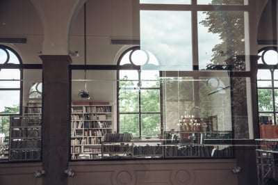 Od kościoła, przez salę gimnastyczną po... bibliotekę. Zobaczysz tylko z nami! - 10