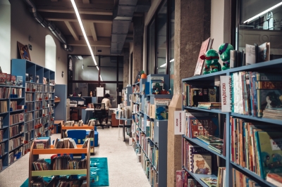 Od kościoła, przez salę gimnastyczną po... bibliotekę. Zobaczysz tylko z nami! - 23