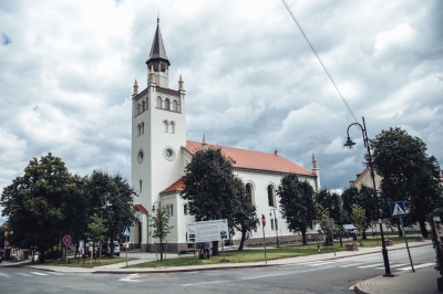 Od kościoła, przez salę gimnastyczną po... bibliotekę. Zobaczysz tylko z nami! - 24