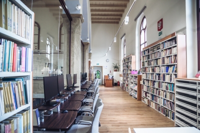 Od kościoła, przez salę gimnastyczną po... bibliotekę. Zobaczysz tylko z nami! - 2