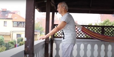 "Bronię się przed zramoleniem": Pan Andrzej ma 92 lata, ćwiczy i czuje się świetnie [WIDEO]