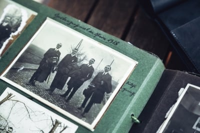 Widokówki, zdjęcia i album leżący sto lat na strychu [FOTOREPORTAŻ] - 11