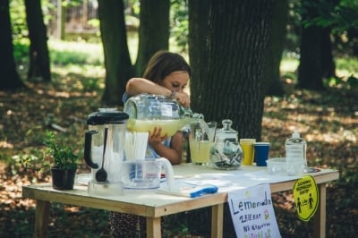 Lemoniada dla ochłody, pieniądze - na rzecz bezdomnych ps&oacute;w