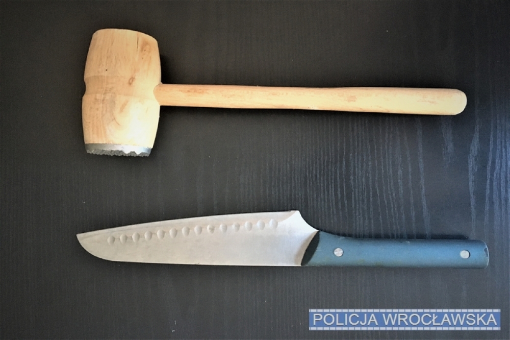 Nożem i tłuczkiem do mięsa groził pracownikowi Taurona - fot. Policja Wrocław