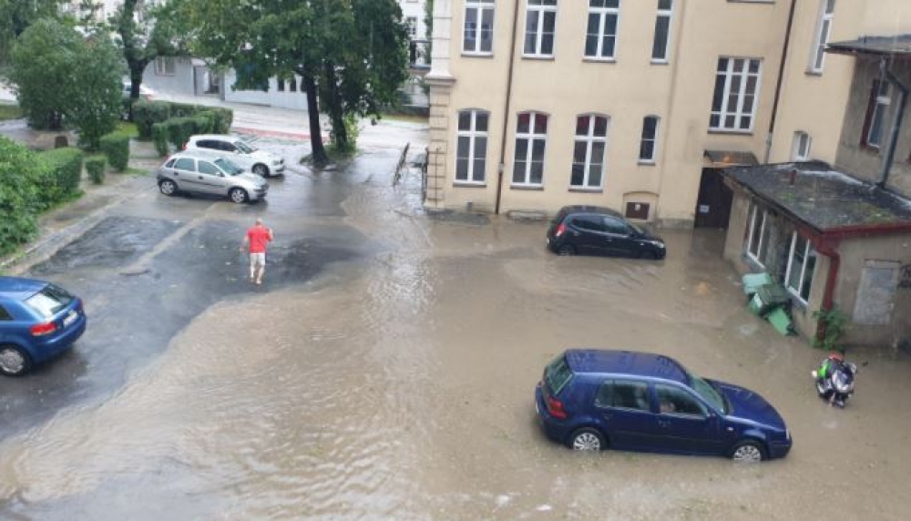 Gwałtowne burze na Dolnym Śląsku. W Kłodzku lokalne podtopienia [AKTUALIZACJA] - fot. Jarosław Wrona